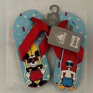 ⭐️NWT ❤️ Disney flip flops